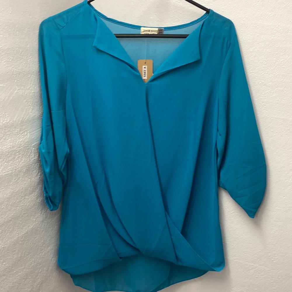 Blouse never worn